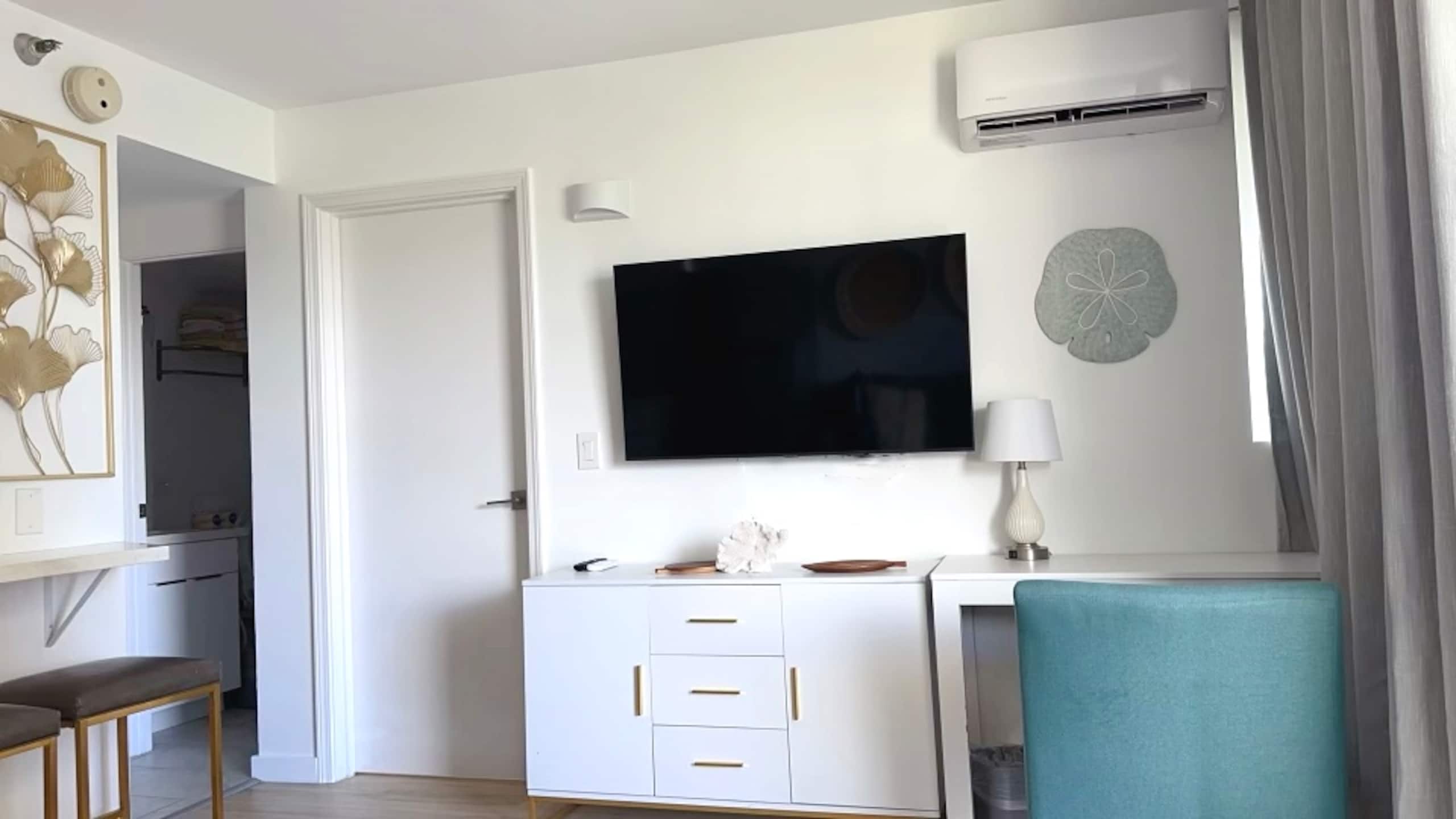 Condo in Honolulu · ★4.85 · 1 bedroom · 2 beds · 1 private bath - Image 10