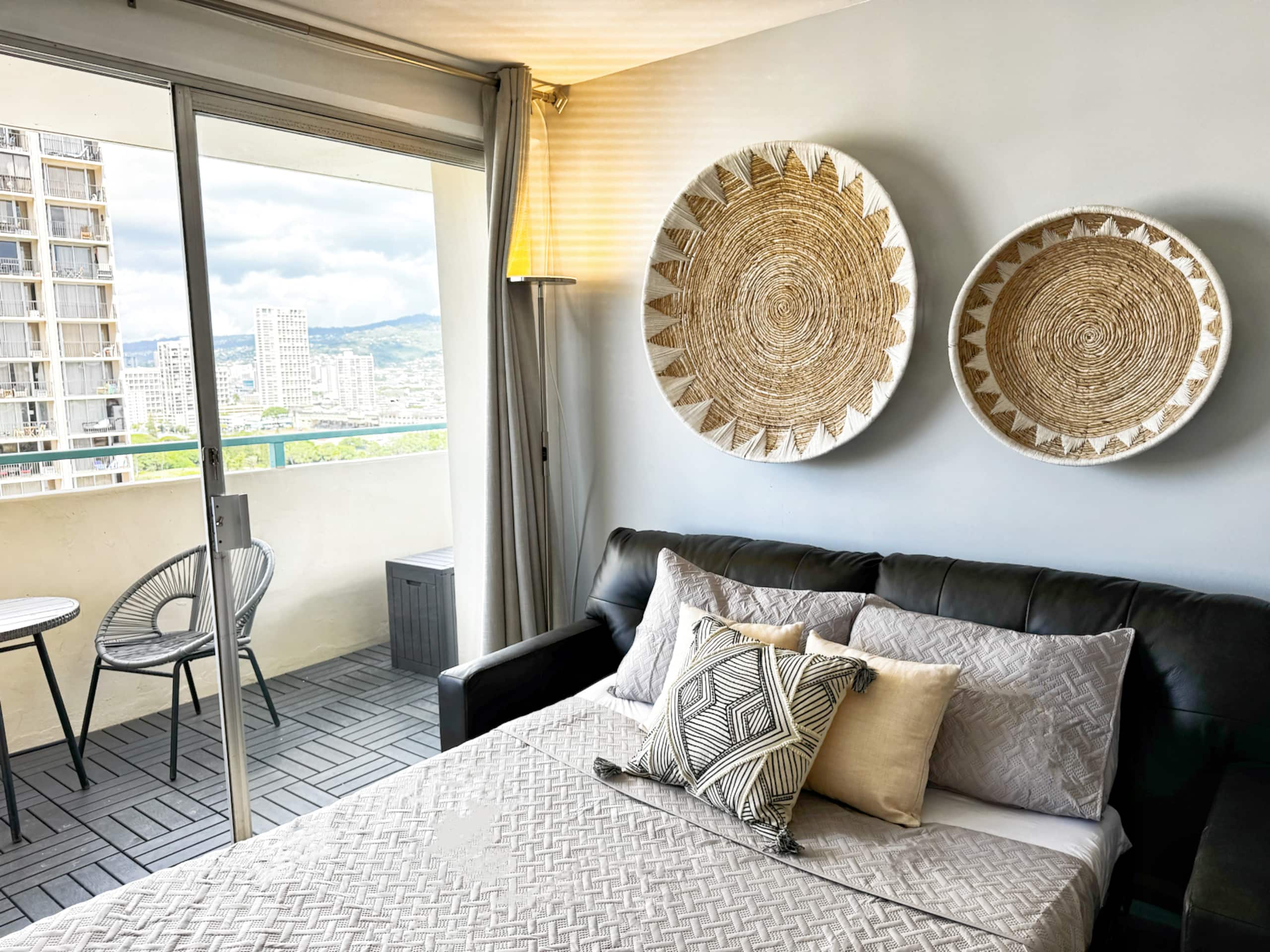 Condo in Honolulu · ★4.85 · 1 bedroom · 2 beds · 1 private bath - Image 8