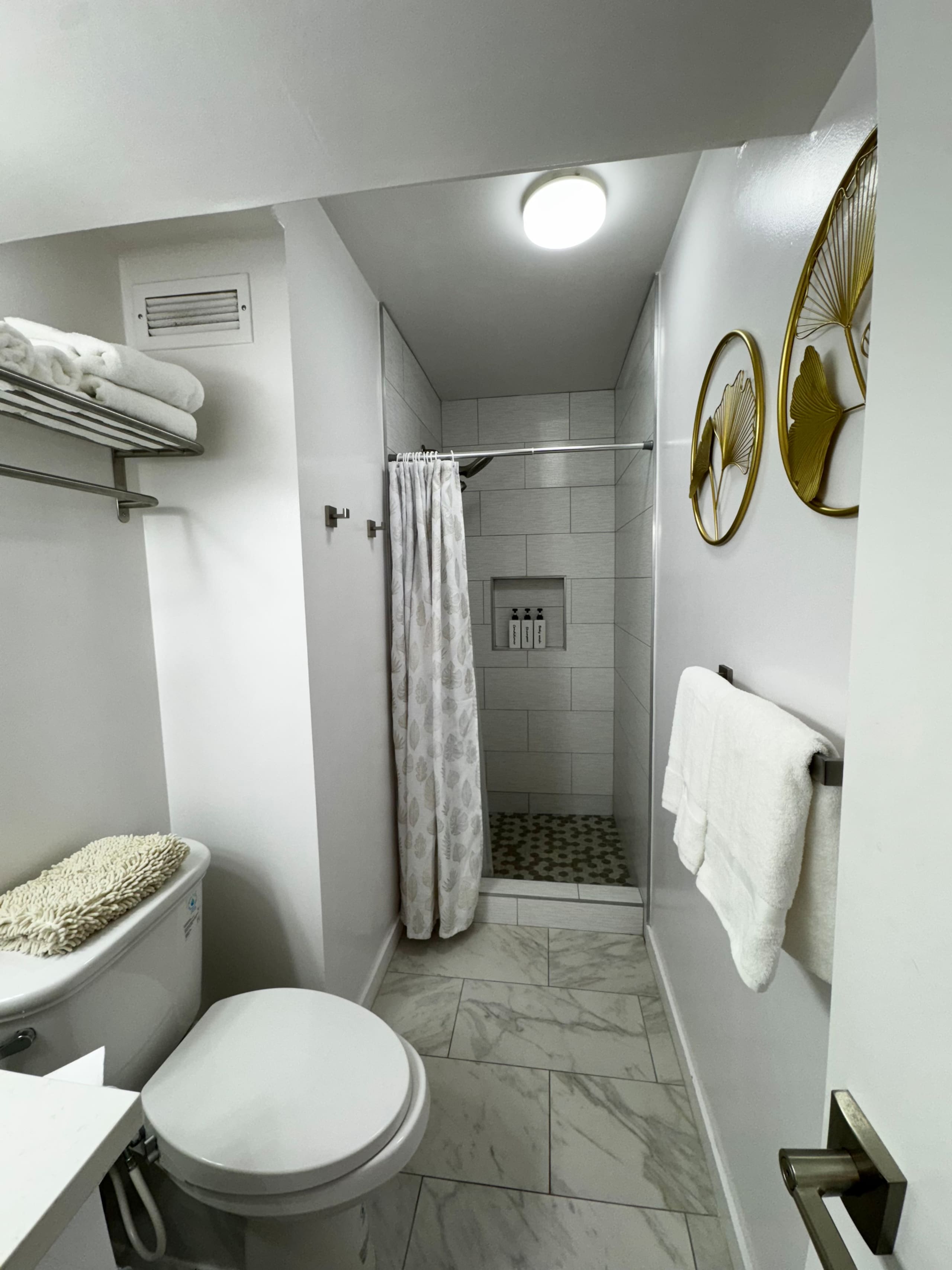 Condo in Honolulu · ★4.85 · 1 bedroom · 2 beds · 1 private bath - Image 29