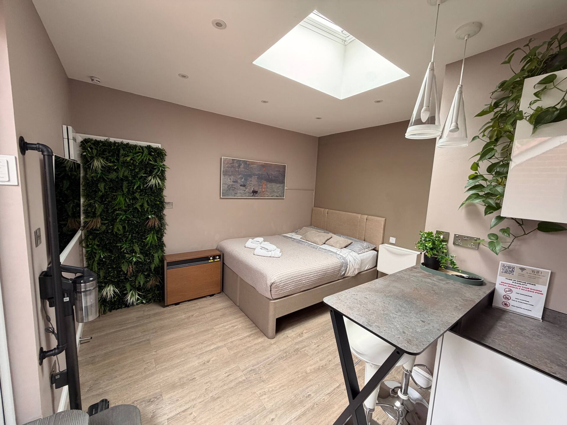 Private Modern Studio Retreat