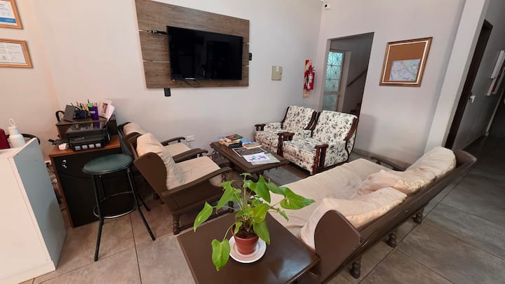 Habitación Céntrica Con Piscina Y Desayuno - Puerto Iguazú
