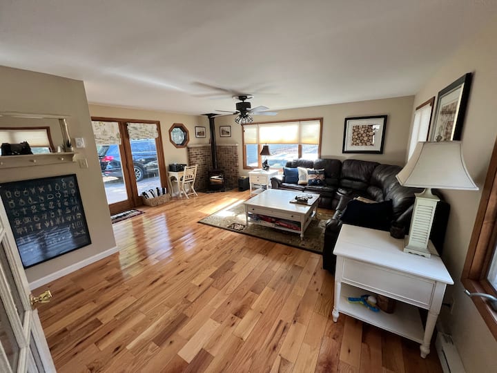 Charming Lake Villa With Hot Tub And Gazeebo - Jim Thorpe, PA
