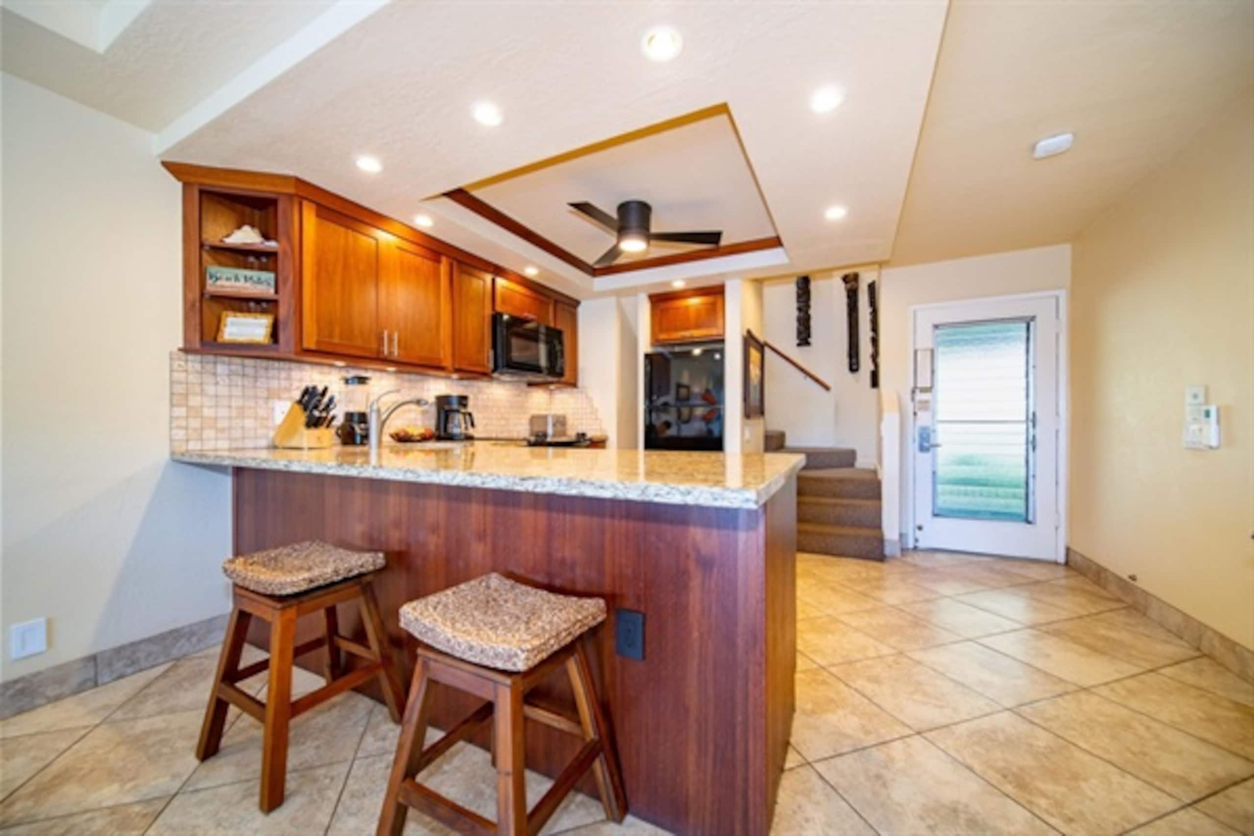 Townhouse in Lahaina · ★4.95 · 2 bedrooms · 4 beds · 2 baths - Image 7