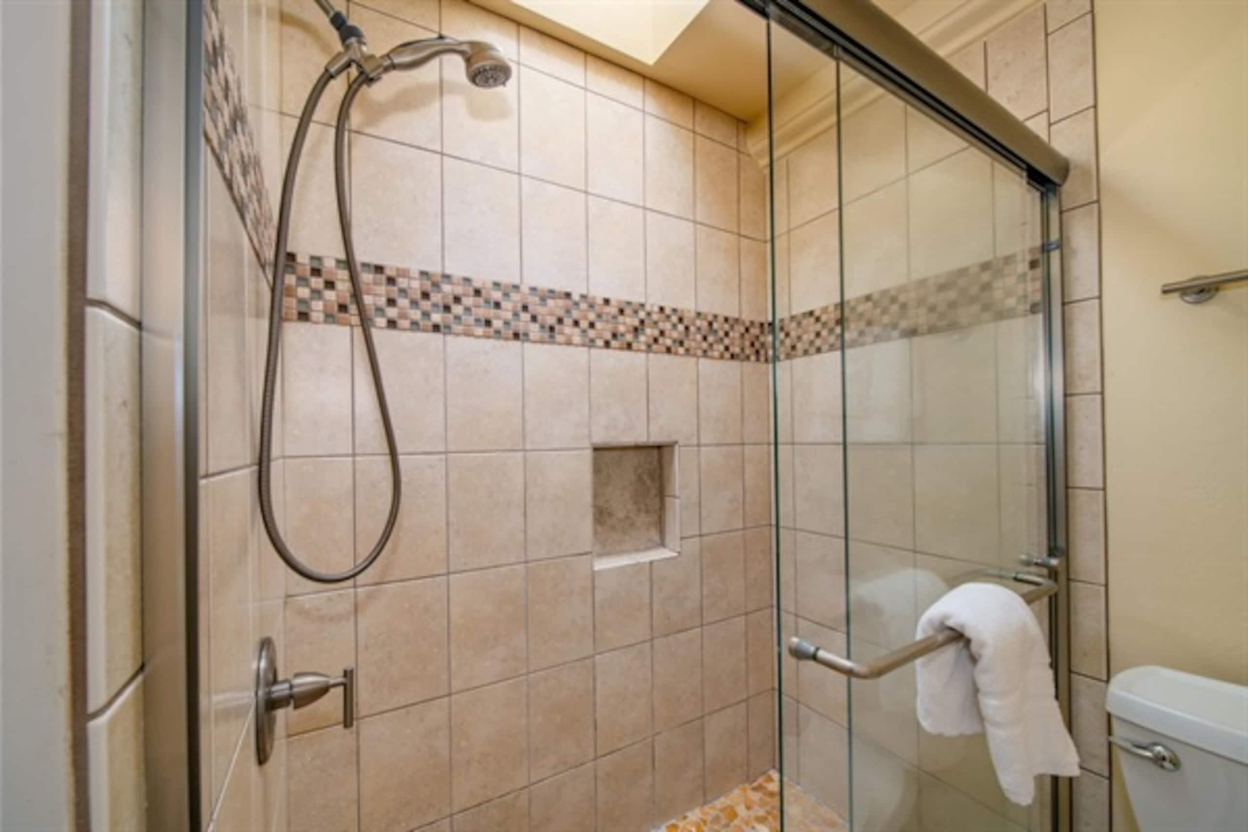 Townhouse in Lahaina · ★4.95 · 2 bedrooms · 4 beds · 2 baths - Image 8