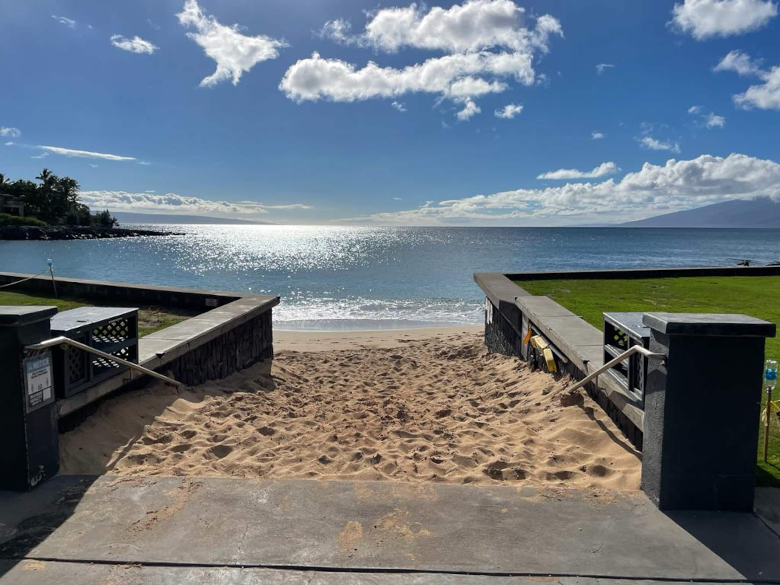 Townhouse in Lahaina · ★4.95 · 2 bedrooms · 4 beds · 2 baths - Image 14