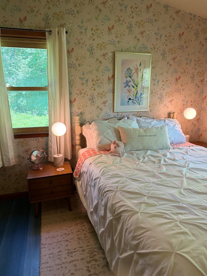 Queen size bed,