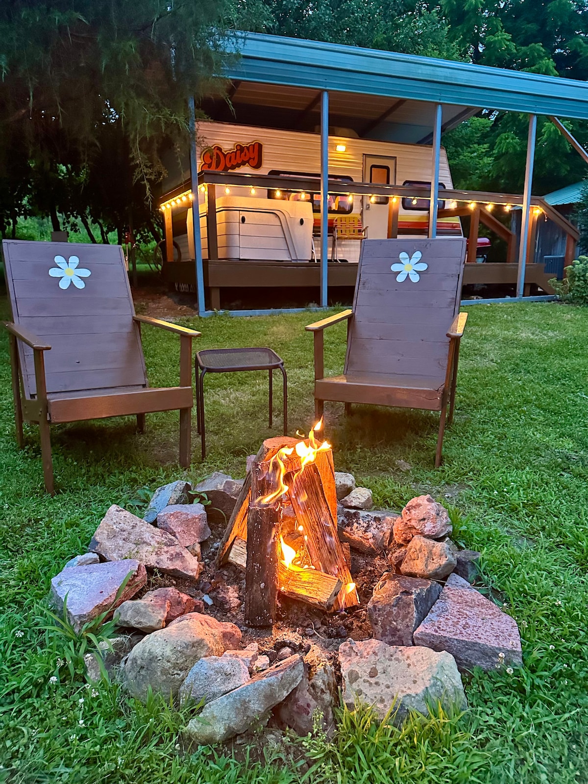 Daisy, The Groovy Camper w/ Hot Tub - Campers/RVs for Rent in Daisy, The Groovy Camper w/ Hot Tub - Campers/RVs for Rent in