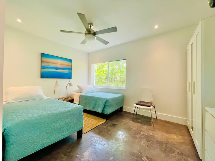 2 Twin beds