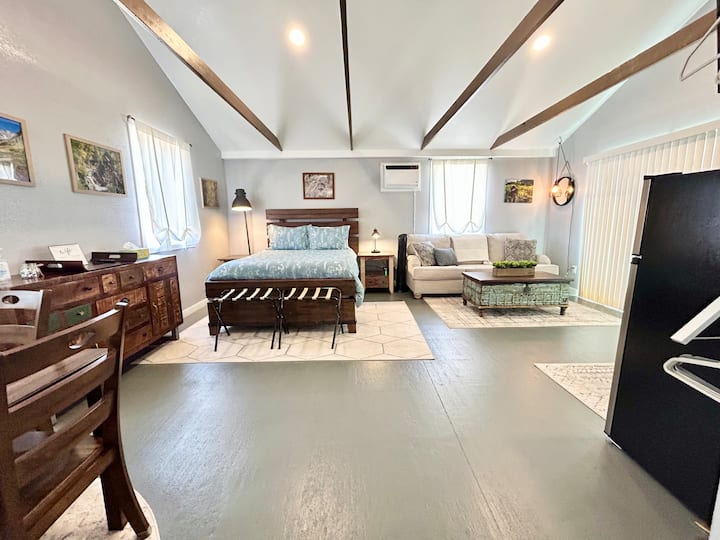 Detached Guesthouse. No Chores. No Cleaning Fee - Denver