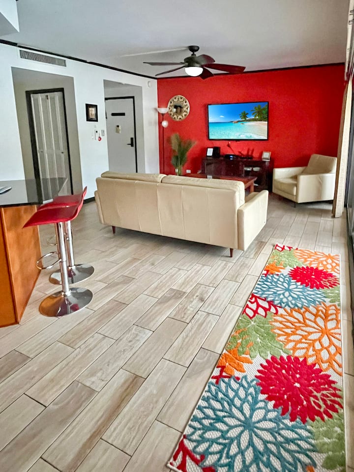 2 Bedroom Condo In The Heart Of Downtown Kailua.