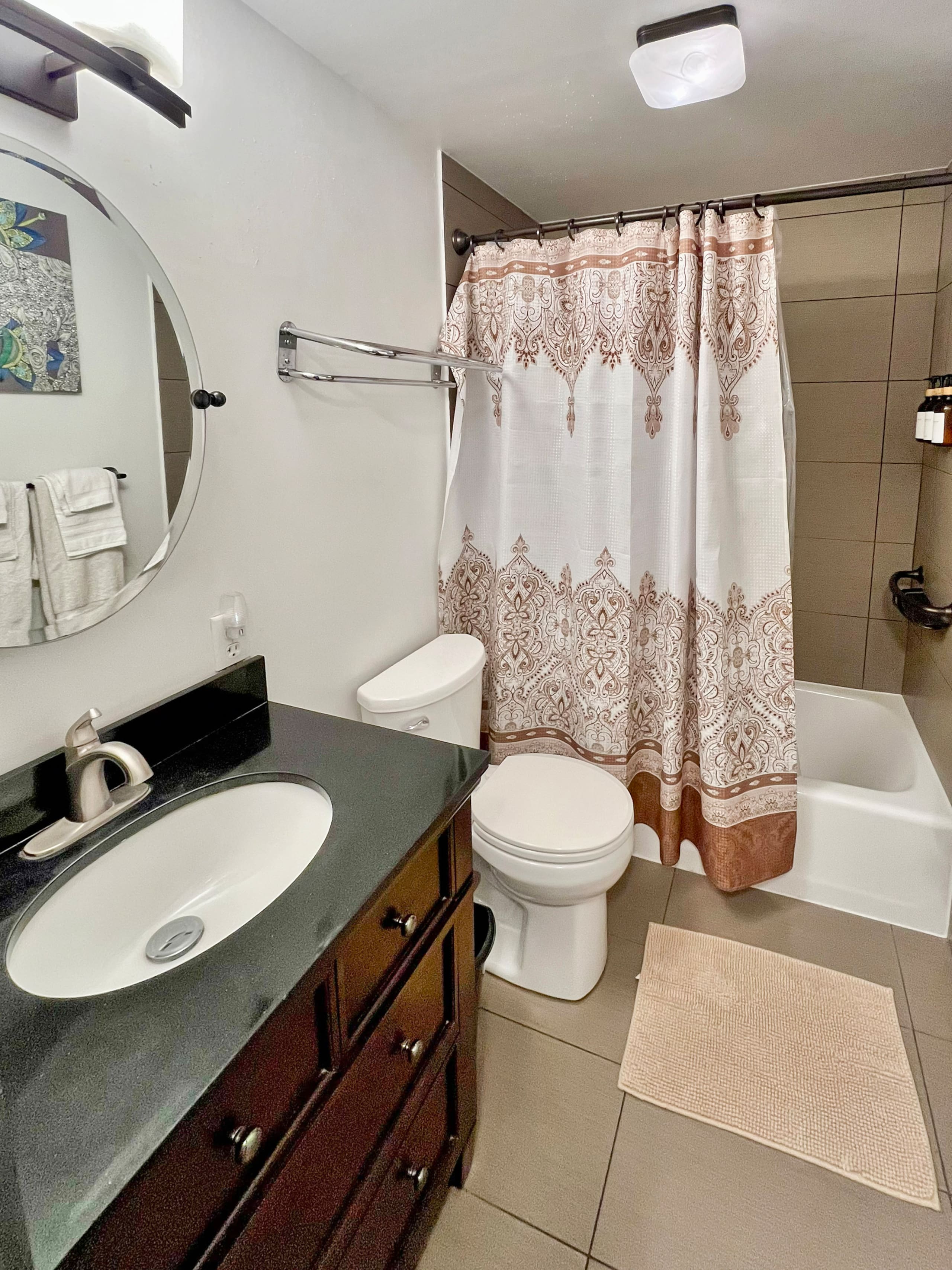 Condo in Kailua-Kona · ★4.88 · 2 bedrooms · 2 beds · 2 private baths - Image 9