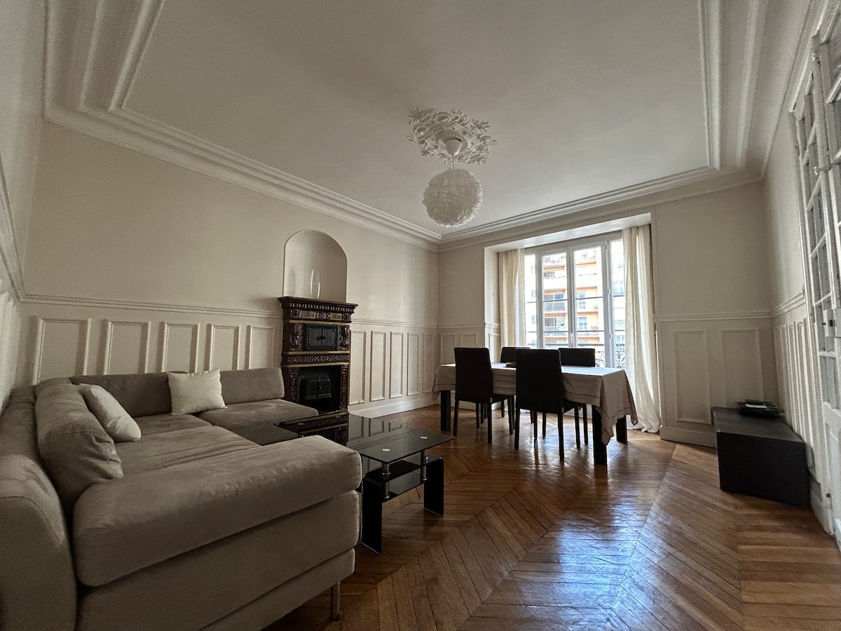 Annuncio Airbnb popolare: Beautiful Hausmannian apartment a Montrouge
