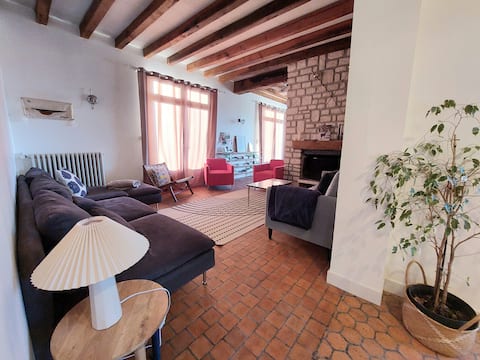 Caesar's House - Large family home!