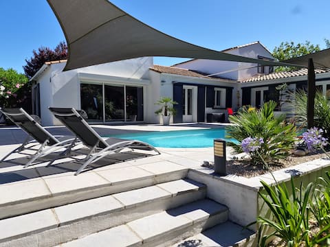 Beautiful villa with pool between sea & garrigue