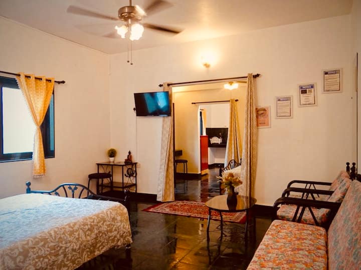 Group/family Home-kitchen, Swimming Pool-honeydew7 - Anjuna