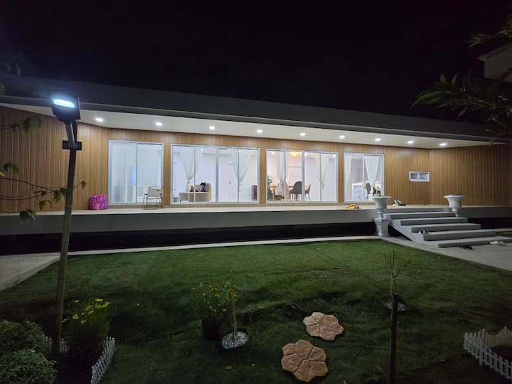 White Gold Garden & Pool Villa (5br) - Bangkok