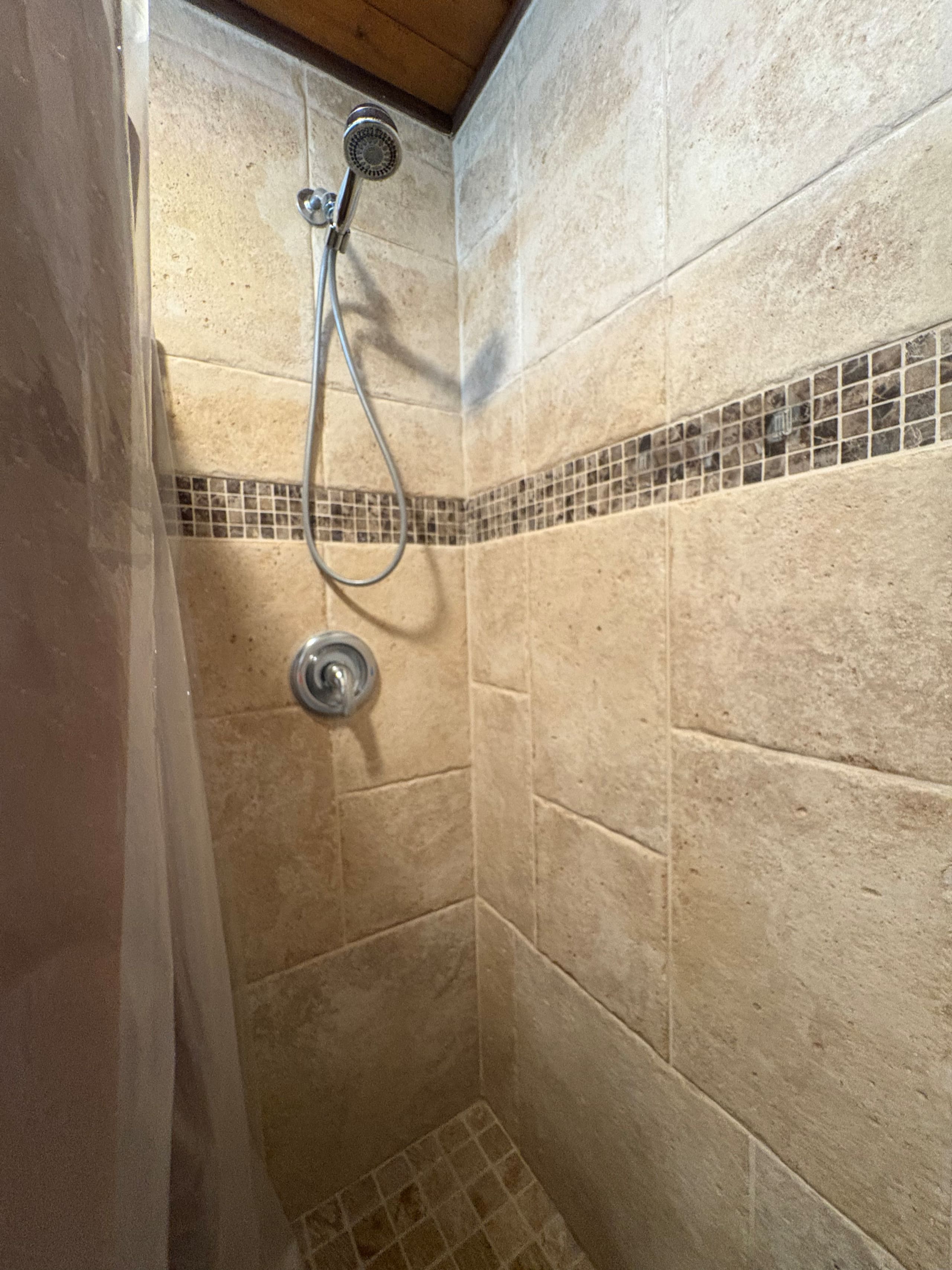 Guesthouse in Hilo · ★4.88 · 1 bedroom · 2 beds · 1 private bath - Image 10