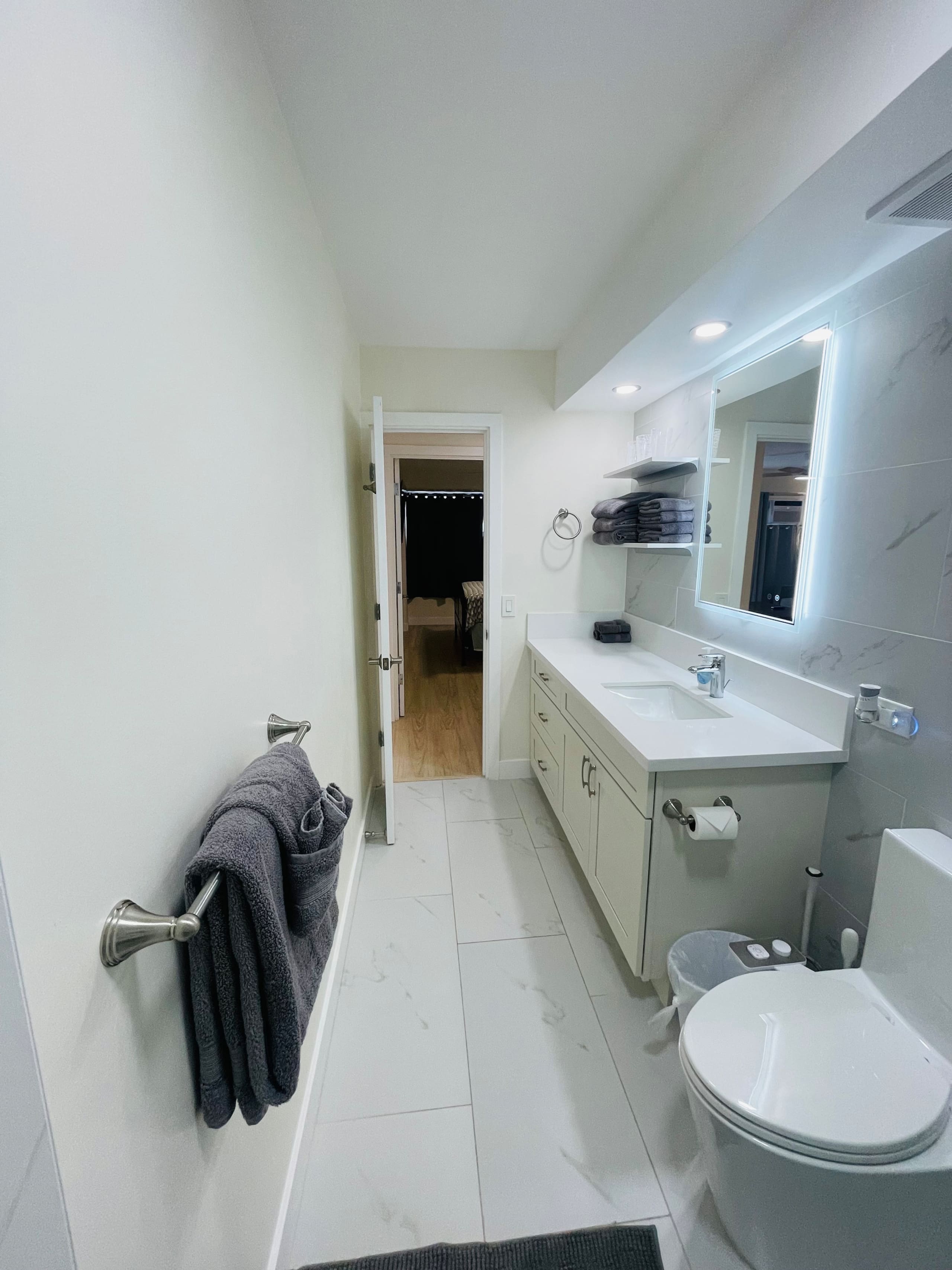 Condo in Honolulu · ★4.94 · 1 bedroom · 2 beds · 1 private bath - Image 14