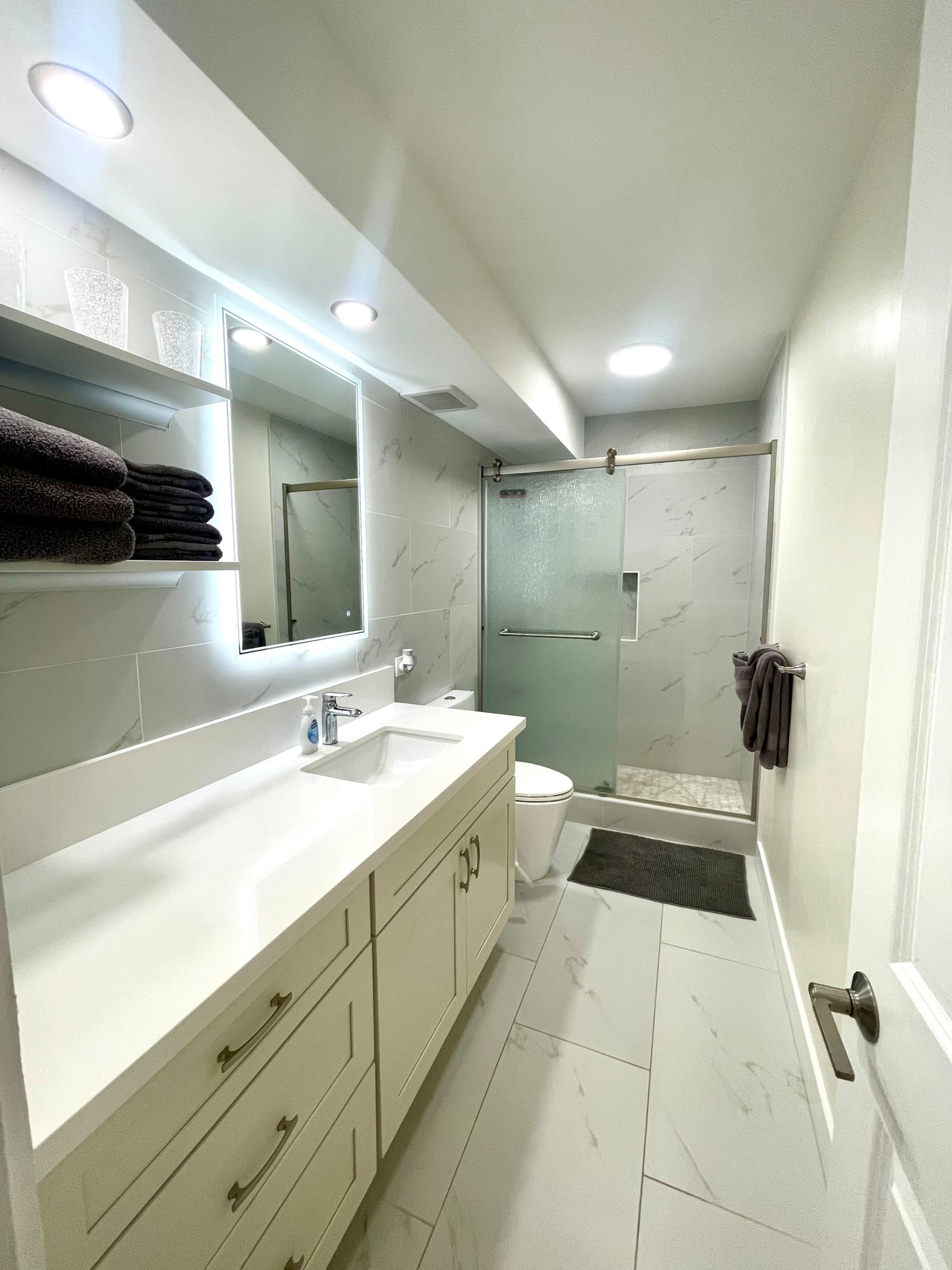 Condo in Honolulu · ★4.94 · 1 bedroom · 2 beds · 1 private bath - Image 15