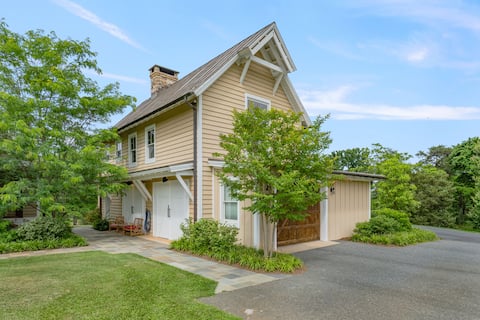 Charlottesville Cottage-2 king beds