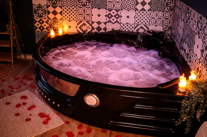 Jungle Romantique Spa & Cinéma Sous Les Arbres - Évreux