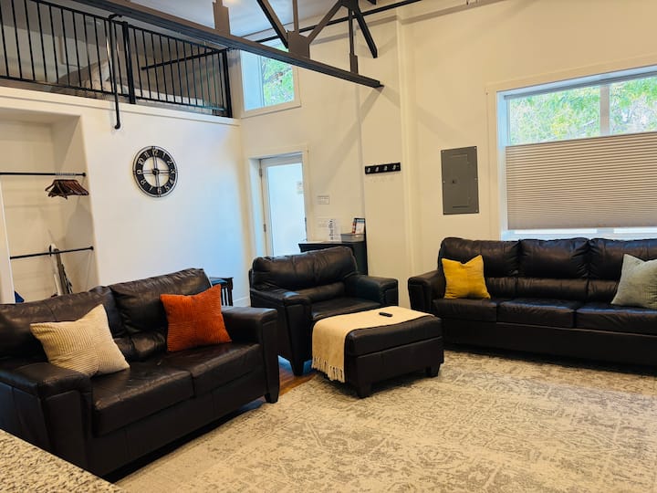 Walk To Main Street! Luxury Condo With Hot Tubs Near Arches, Sleeps 10 - Moab, UT