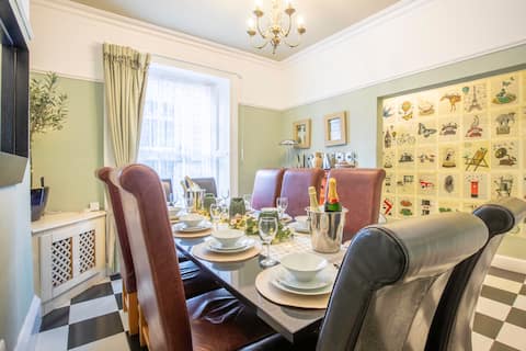 Kingbed, 5 min metro travel 2 CC