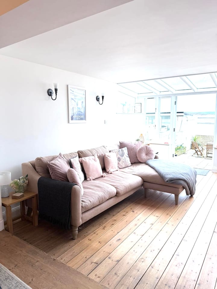 Quebec- Beachfront Fisherman's Cottage - Appledore