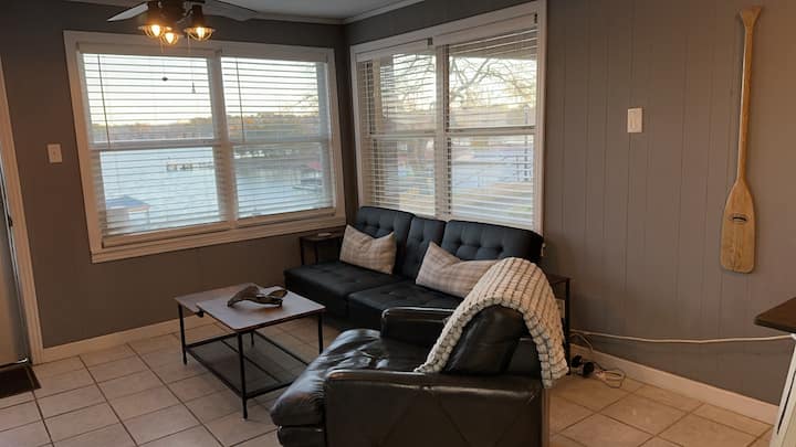 Cozy Lakefront Cottage (Close To Oaklawn) - Hot Springs, AR