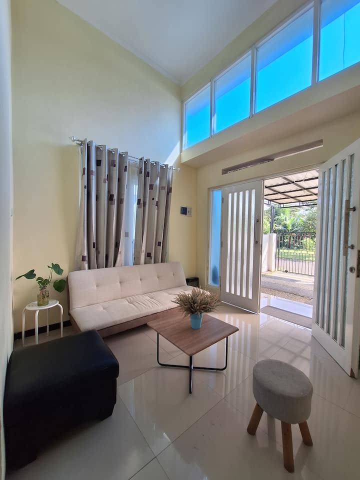 Rizz Homestay - Malang