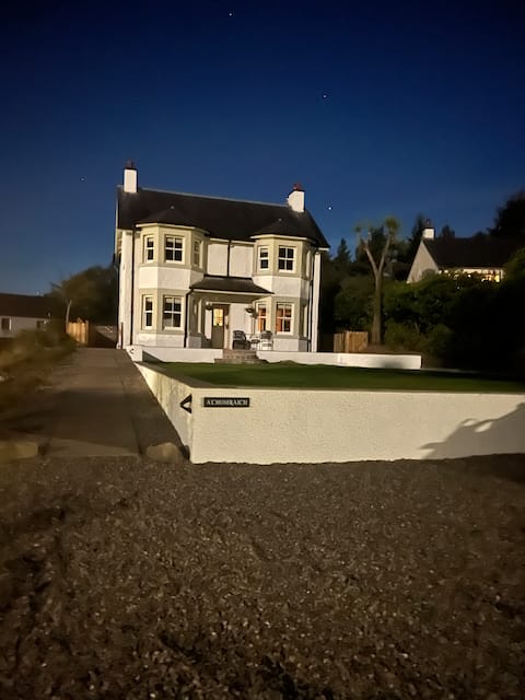 A’Chomraich. Beautifully renovated 4 bed house