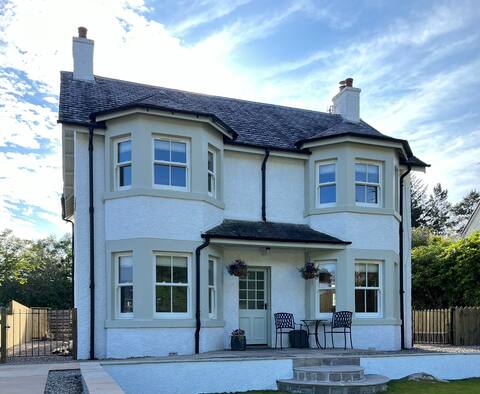A’Chomraich. Beautifully renovated 4 bed house