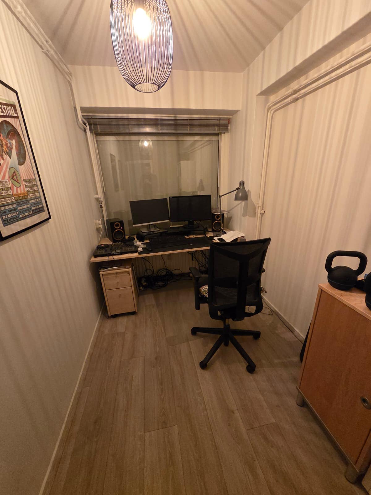 Простор за работа/учење со дополнителен кревет на склопување (80 x 200 см)