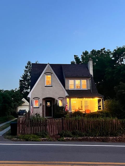 Cozy Cottage in the heart of Berkeley Springs WV