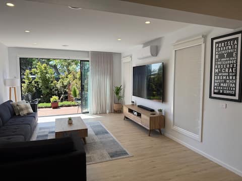 Top Airbnb: Modern Beach House walk to beach/shops - 7 Bed in Rosebud