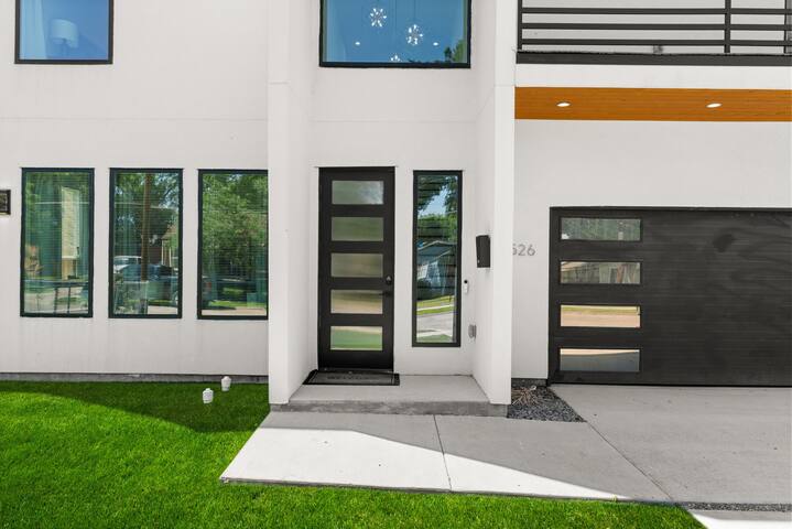 Modern 5 BD|4 BR with Pool & Downtown Views gallery image 4