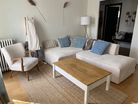 Top performing Airbnb: Charming ventilated apartment in Perret with 16 m2 terrace in Le Havre
