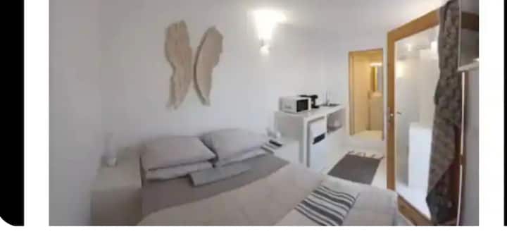 מיטה זוגית רחבה 