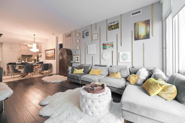 Luxury Executive Suite on the water with pools gallery image 4