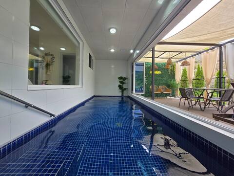 Newly built/Free indoor heated pool/1.2-story spacious house/Breakthrough discount/Consecutive night