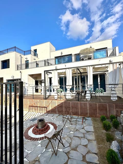 New construction/free indoor hot water pool/1.2 floor spacious private house/consecutive nights.Clos