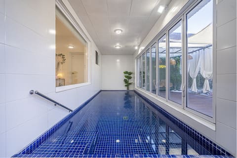 New construction/Free indoor hot water pool/Daemyung Ski Resort nearby/Big discount for consecutive 