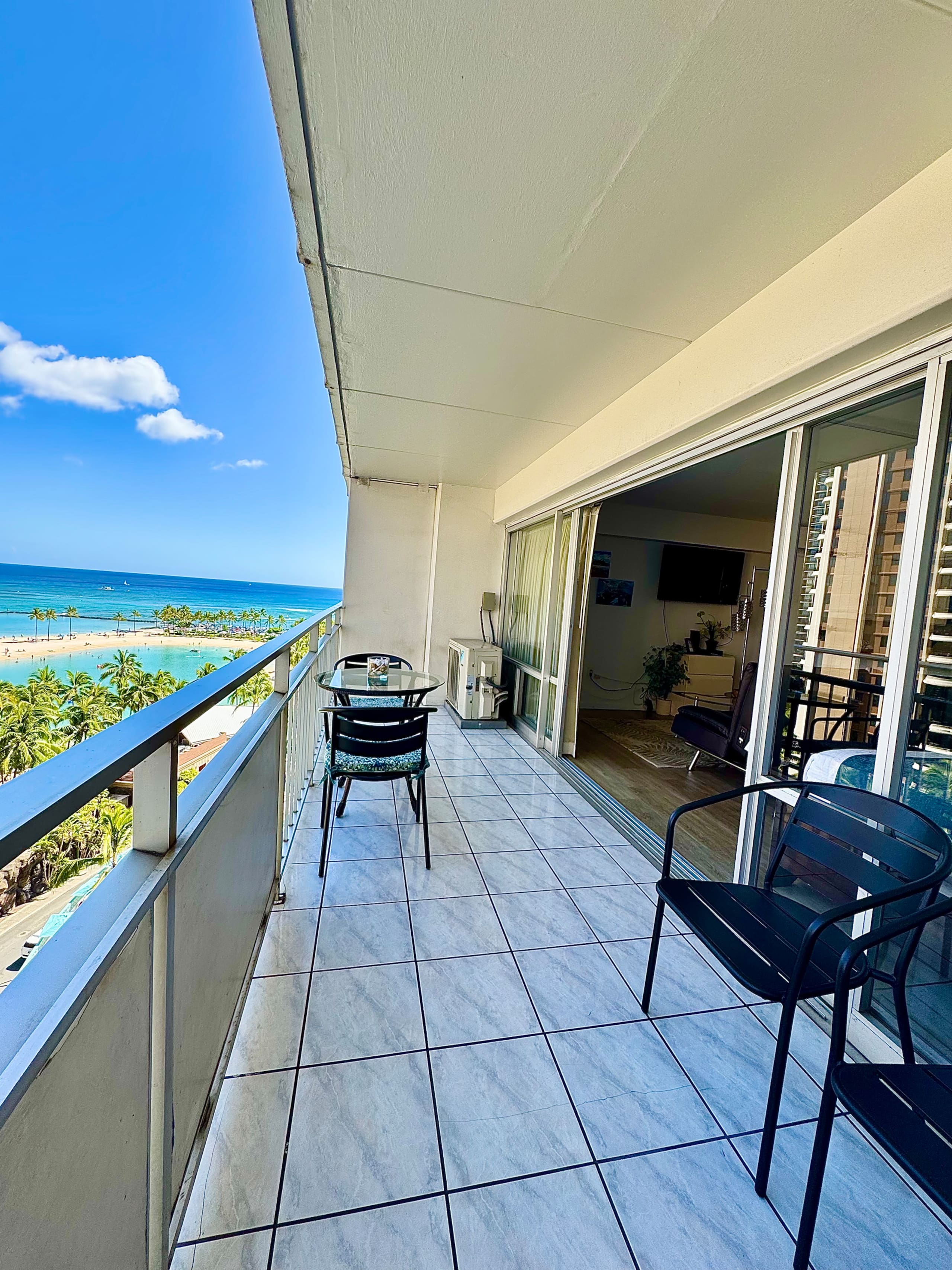 Condo in Honolulu · ★4.83 · 1 bedroom · 3 beds · 1 bath - Image 31