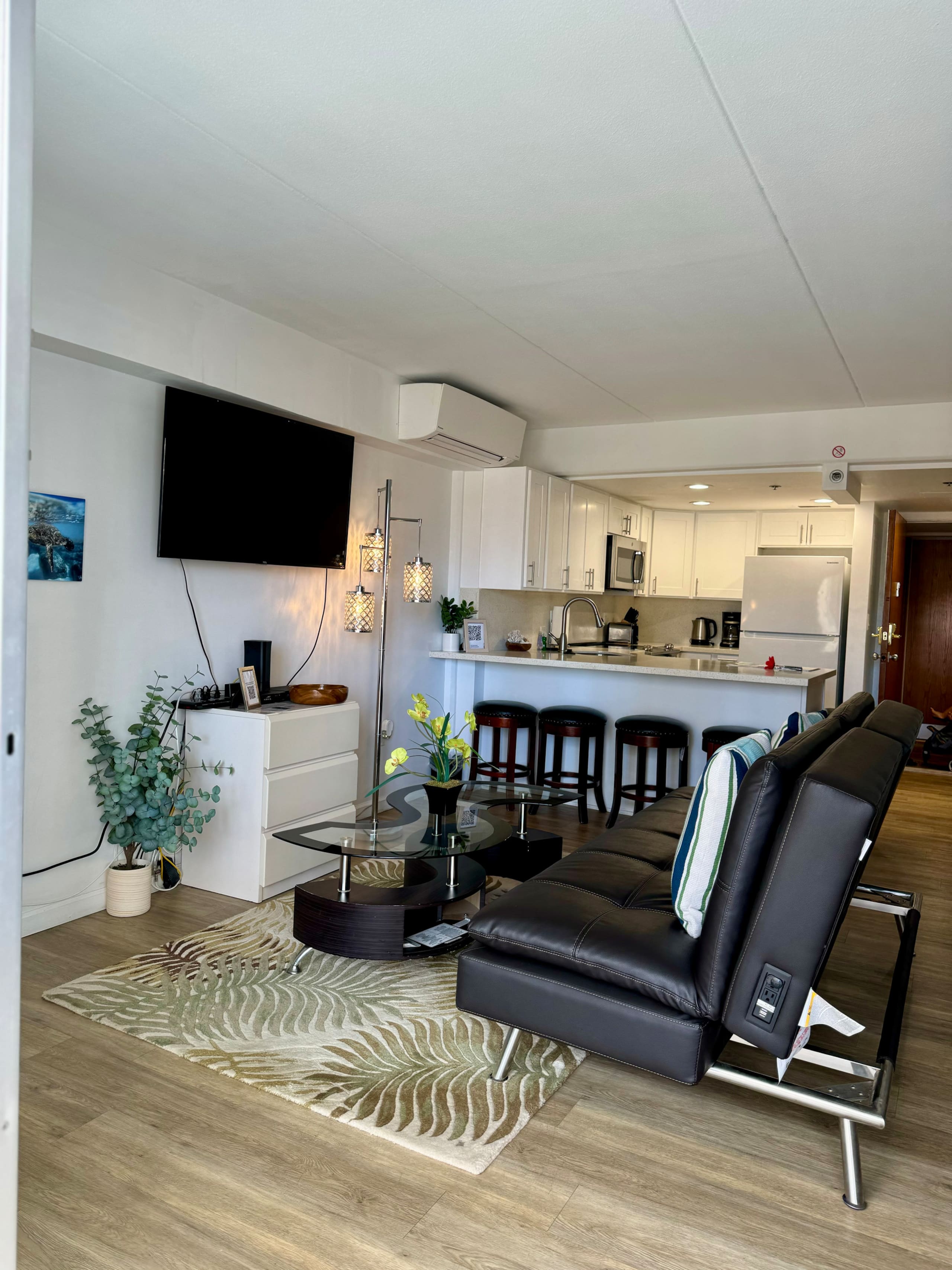 Condo in Honolulu · ★4.83 · 1 bedroom · 3 beds · 1 bath - Image 14