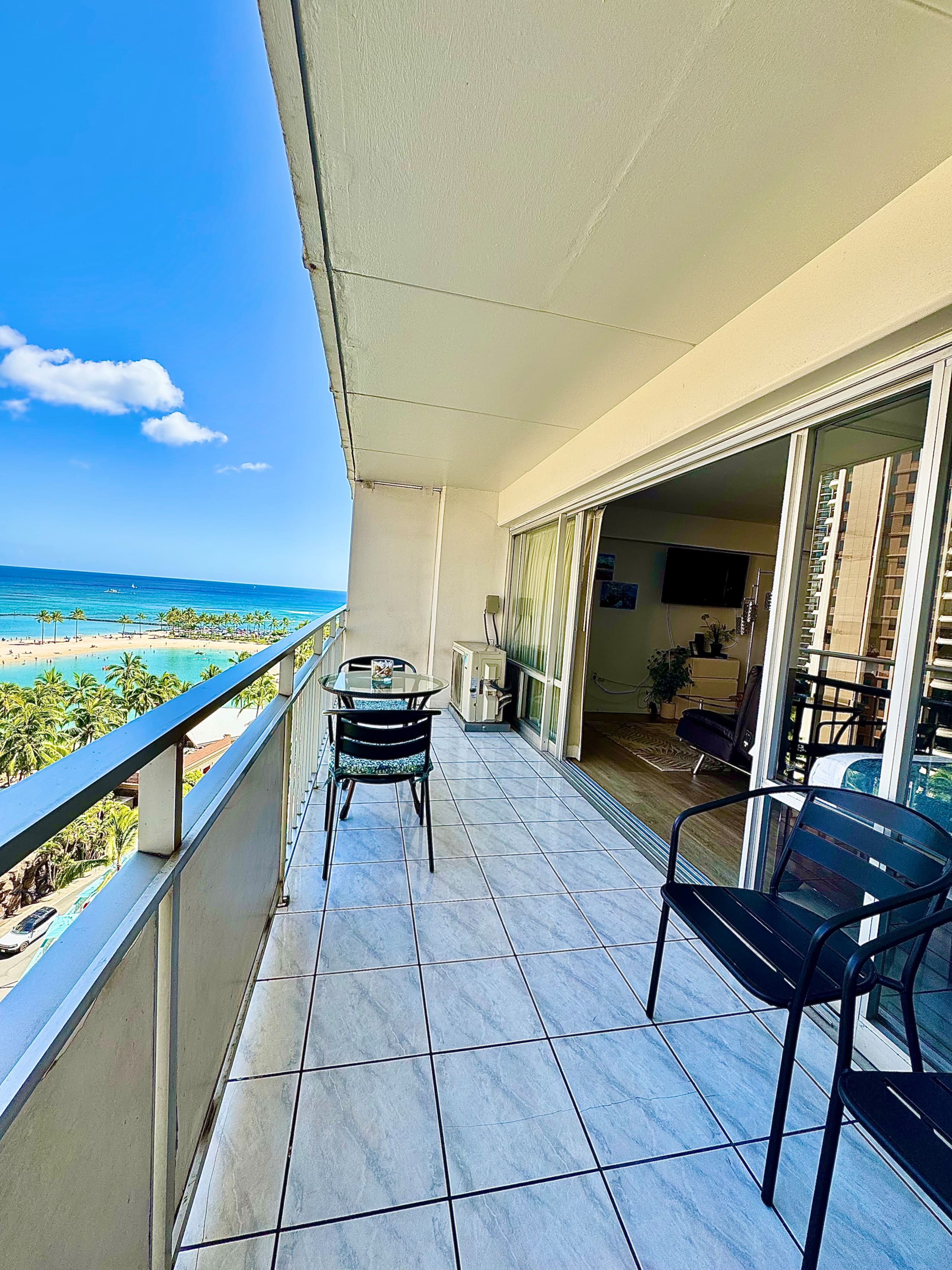 Condo in Honolulu · ★4.83 · 1 bedroom · 3 beds · 1 bath - Image 32