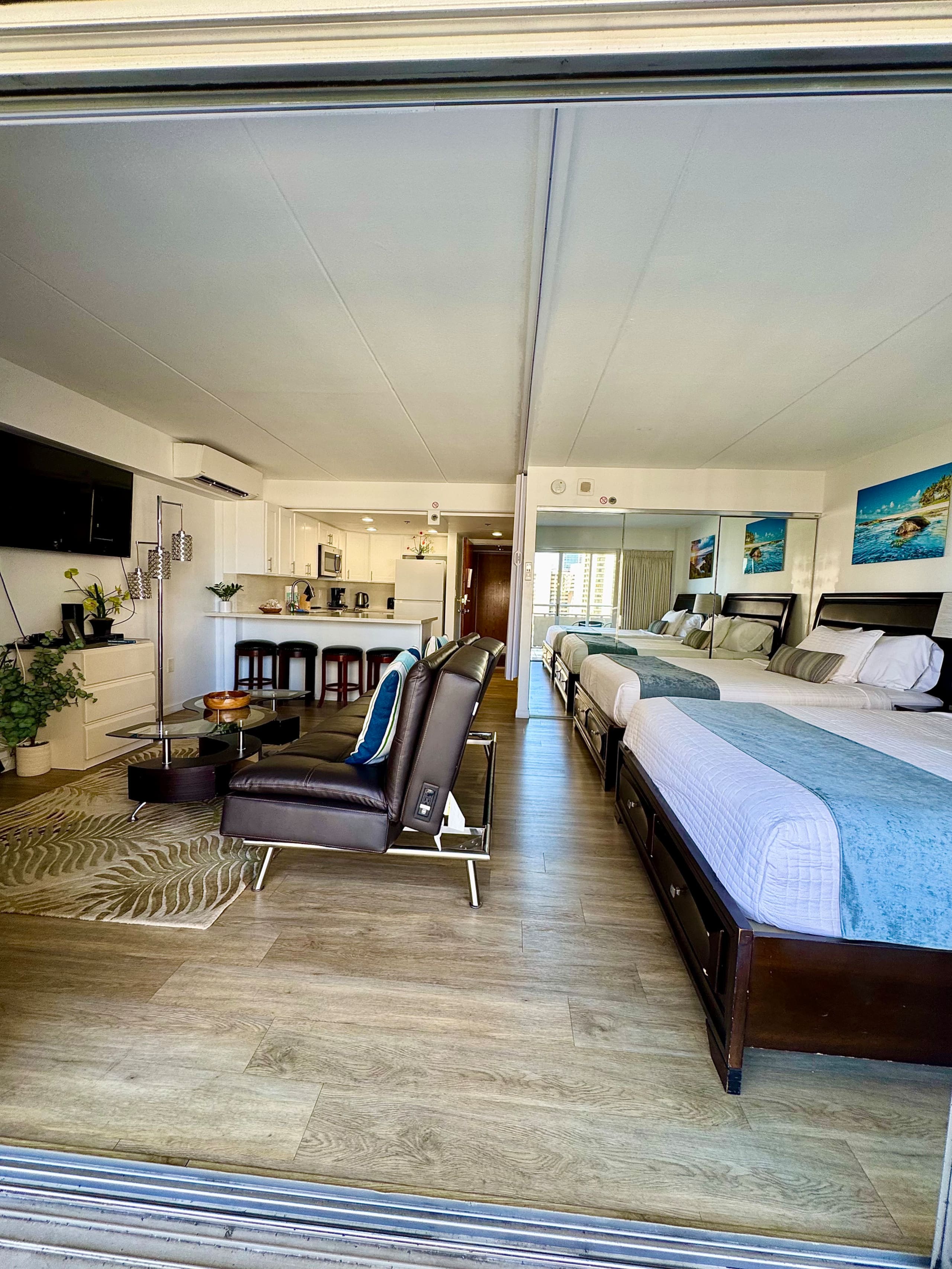 Condo in Honolulu · ★4.83 · 1 bedroom · 3 beds · 1 bath - Image 29
