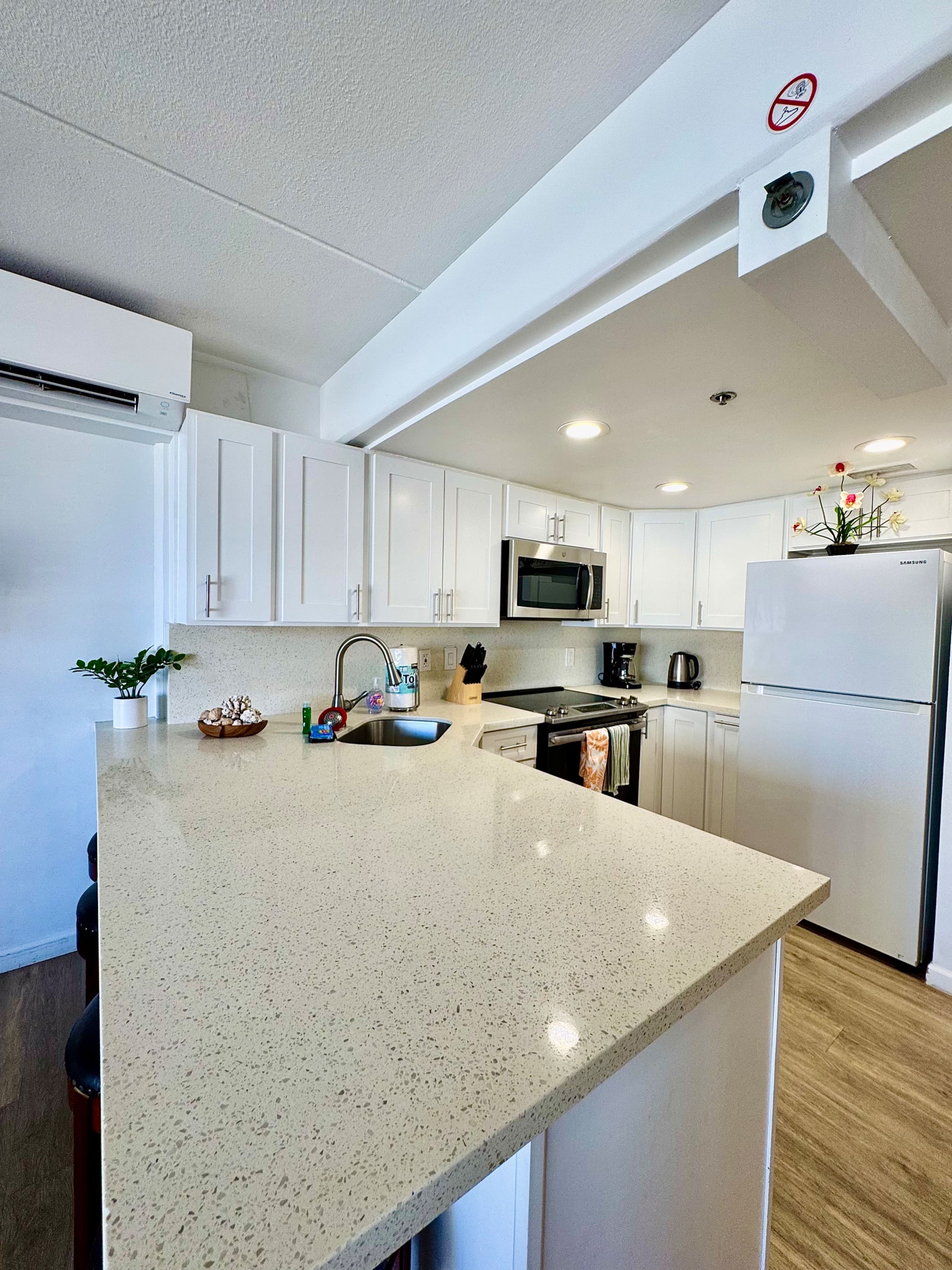 Condo in Honolulu · ★4.83 · 1 bedroom · 3 beds · 1 bath - Image 25