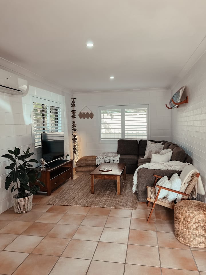Seaclusion - 2 Bedroom Unit, 90 Steps To The Beach - Boomerang Beach