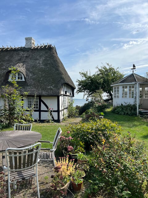 Idyllic house with sea view and own beach plot