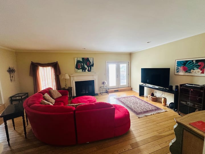 Great House In Cayuga Heights - イサカ, NY